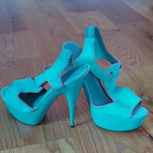 Stylish Turquoise Platform Heels
